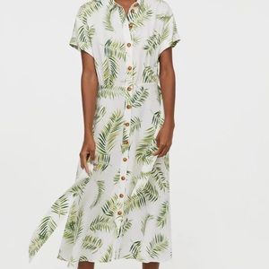 Adorable maxi leafy dress! Button down with a tie!